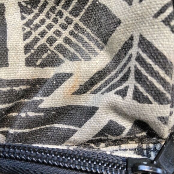 Kavu Charcoal Tribal Rope Sling Bag Crossbody Purse Backpack Black Gray  Pre Own - Picture 6 of 8